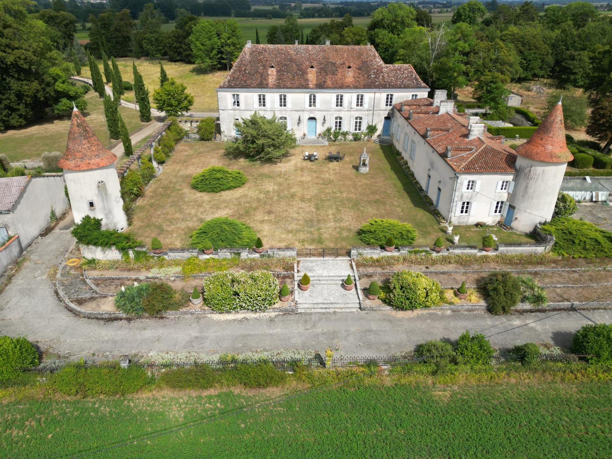 Chateau Du Bourbet Cherval Bagian luar foto